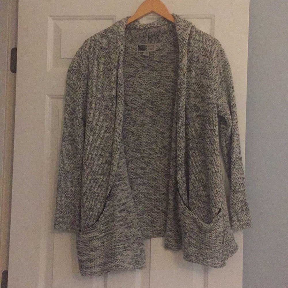 Open sweater with pockets